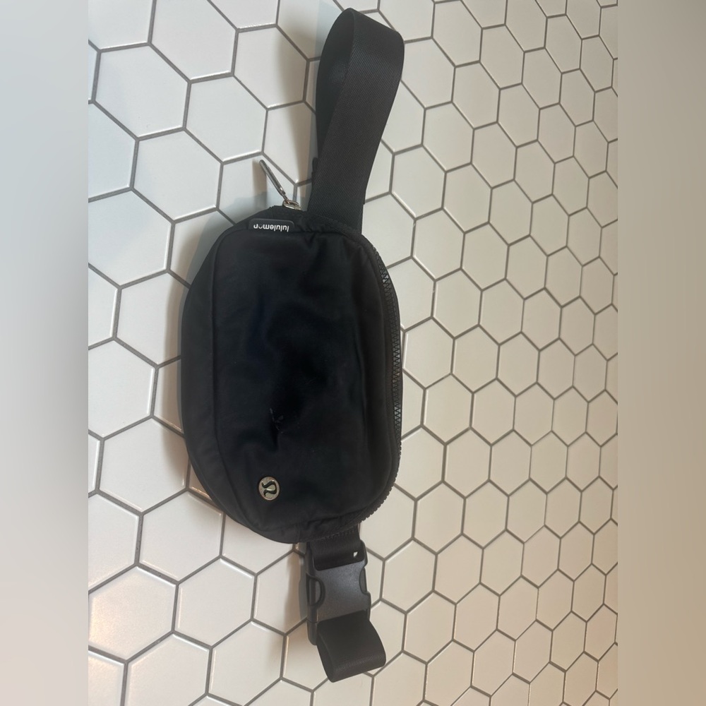 lululemon athletica Black regular size belt bag